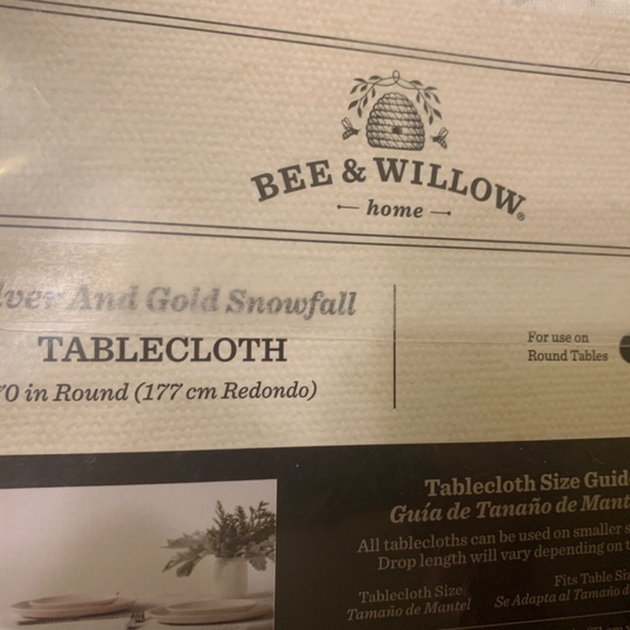 Bee & Willow Silver & Gold Snowfall Snowflakes Table Cloth NEW - Picture 2 of 3